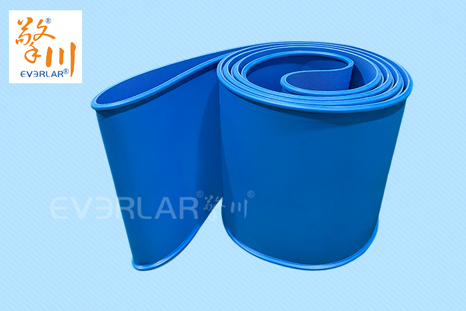 PU輸送帶加導(dǎo)條耐磨耐油食品級(jí)藍(lán)色啞光傳送帶食品包裝生產(chǎn)線皮帶