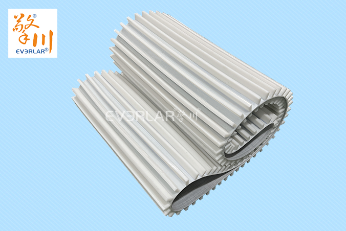 白色聚氨酯鋼絲平面同步帶加擋板物流包裝耐磨耐油PU傳動(dòng)帶工業(yè)皮帶