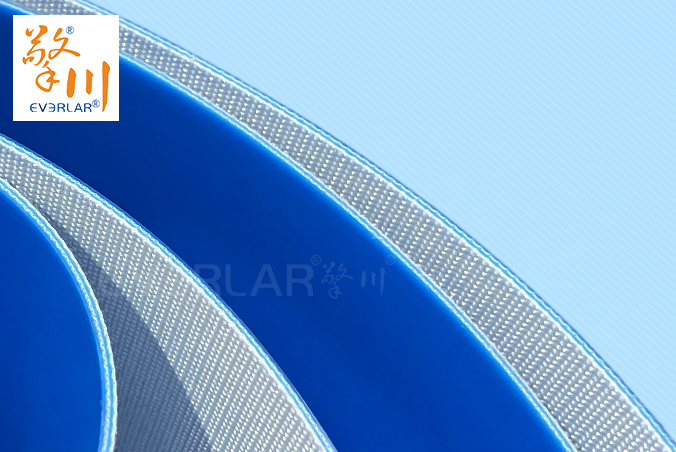 藍色PVC輸送帶加擋板導(dǎo)條耐磨防跑偏防掉落自動化生產(chǎn)線物料傳送工業(yè)皮帶