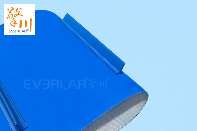 藍色PVC輸送帶加擋板導(dǎo)條耐磨防跑偏防掉落自動化生產(chǎn)線物料傳送工業(yè)皮帶