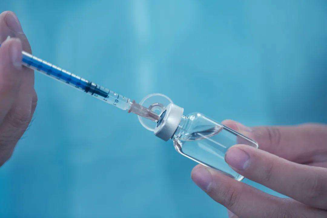 打了新冠疫苗還要戴口罩嗎？